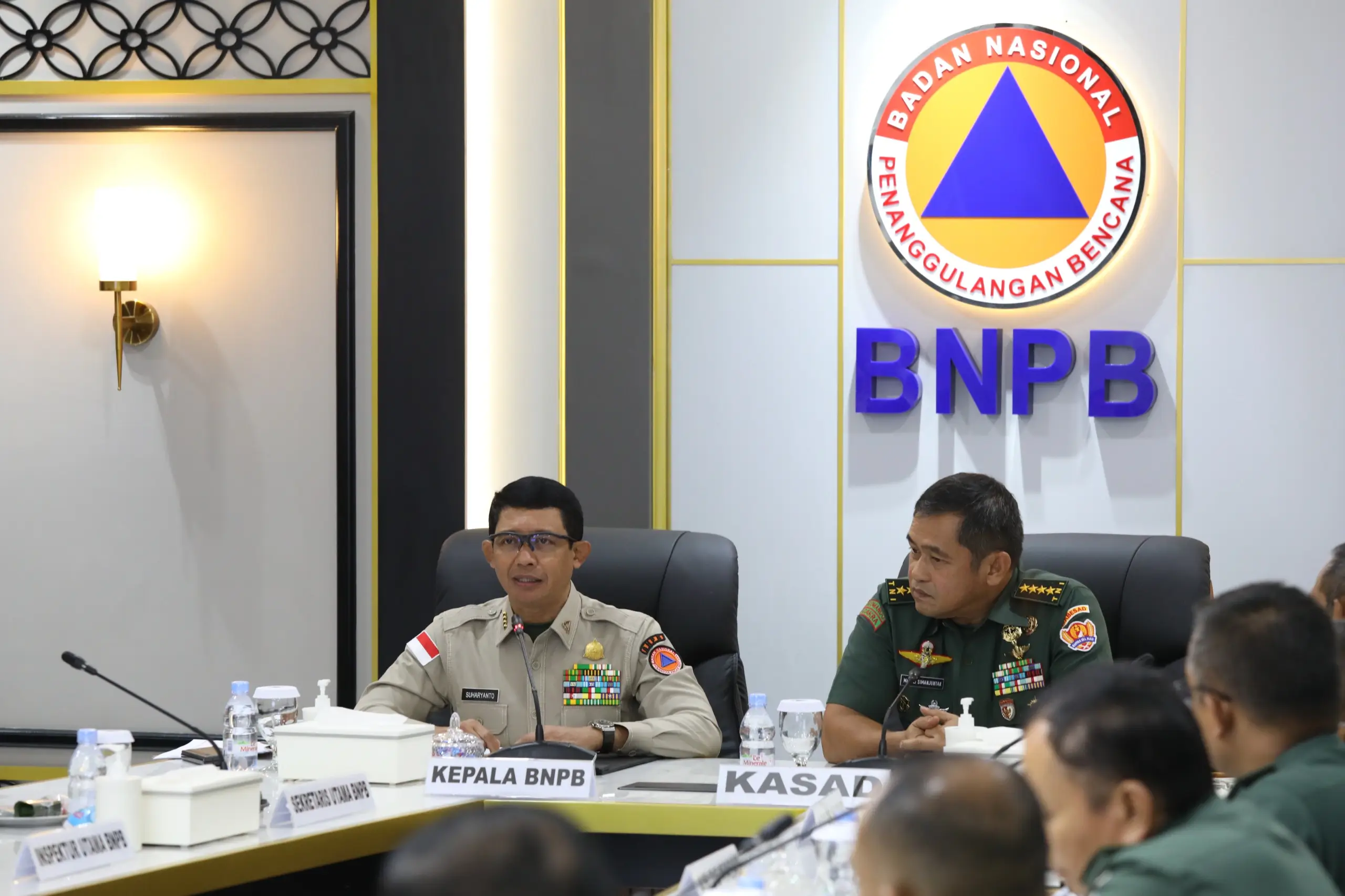 Badan Nasional Penanggulangan Bencana (BNPB) dan Tentara Nasional Indonesia Angkatan Darat (TNI AD) menandatangani perjanjian kerja sama sinergitas penanggulangan bencana pada Senin (19/2).
